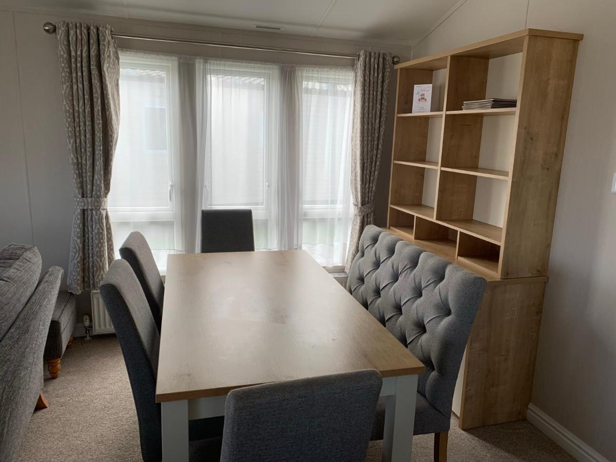 8 Birth Lodge On Cayton Bay Holiday Park Scarborough Bagian luar foto