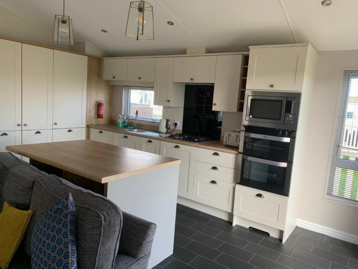 8 Birth Lodge On Cayton Bay Holiday Park Scarborough Bagian luar foto