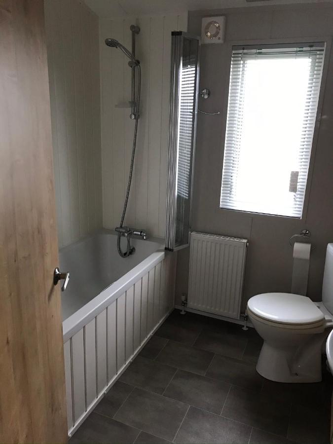 8 Birth Lodge On Cayton Bay Holiday Park Scarborough Bagian luar foto
