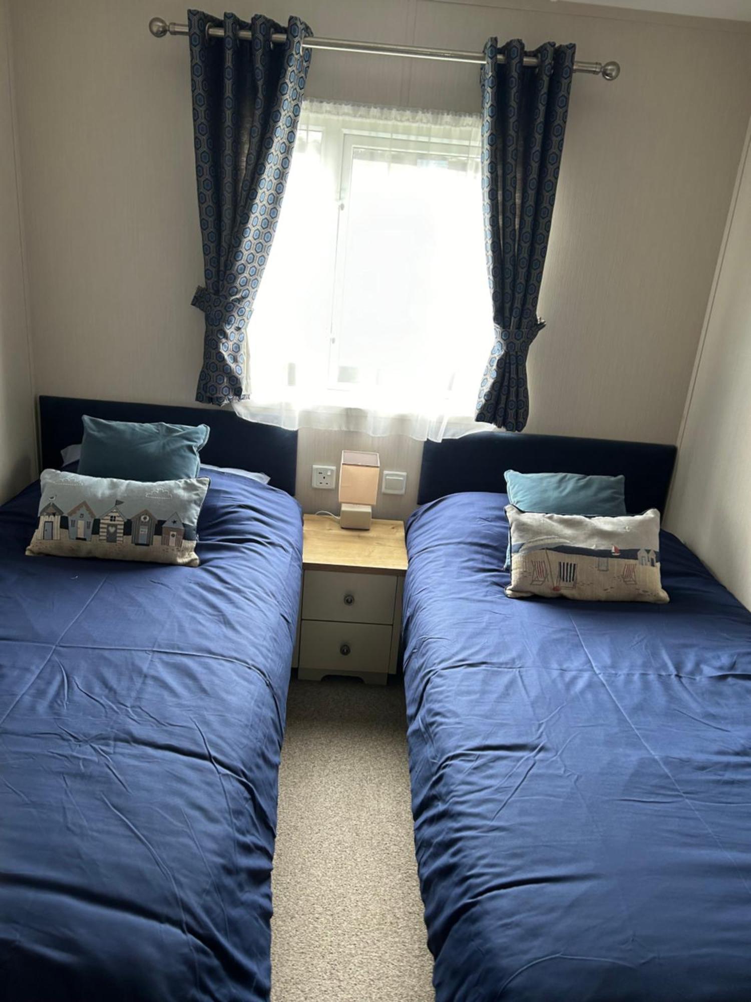 8 Birth Lodge On Cayton Bay Holiday Park Scarborough Bagian luar foto